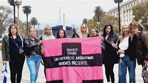 travestis orense destacados.com|El colectivo trans se hizo ver en la Praza Maior